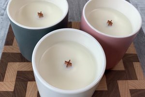8oz Cranberry Pomegranate Ceramic Hand Poured Wooden X Wick Soy Wax Candle