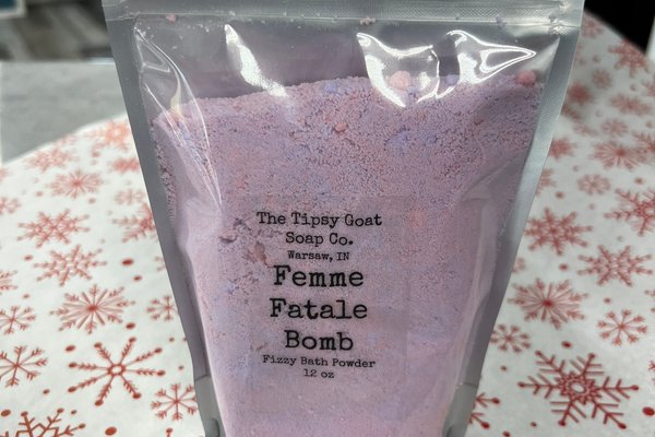 Femme Fatale Fizzy Bath Powder